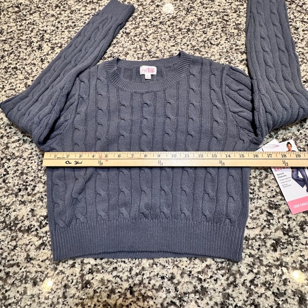 Mills‎ by Millie Bobby Brown Blue Gray Crop Cable Knit Sweater Womens Size M NWT - Picture 3 of 9
